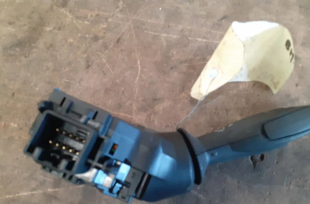 Commande essuie glace Ford FIESTA VI (CB1, CCN) 1.4 tdci (2010-2012) 3 portes occasion