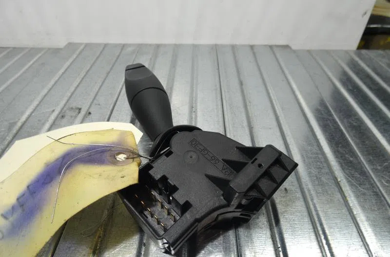 Commande essuie glace FORD FOCUS 1 BREAK occasion — photo 2