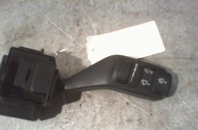 Commande essuie glace FORD FOCUS 2004 occasion — photo 2
