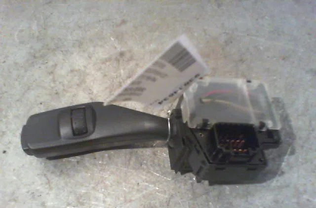 Commande essuie glace FORD FOCUS 2006 occasion — photo 2