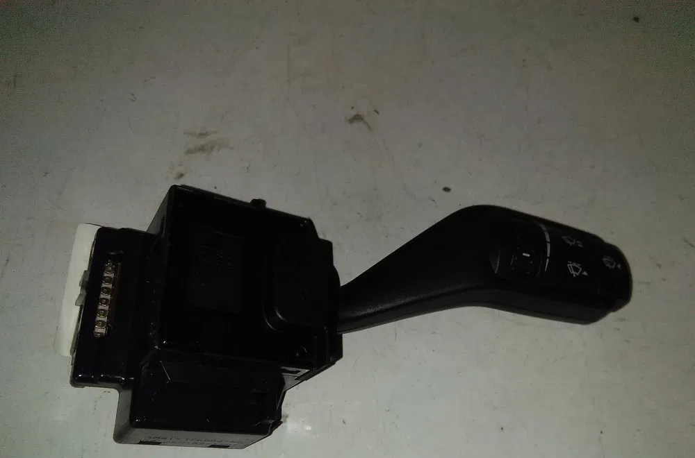 Commande essuie glace FORD FOCUS II 2008 occasion — photo 3