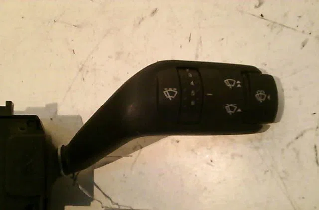 Commande essuie glace FORD FOCUS occasion — photo 2