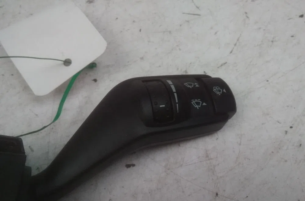 Commande essuie glace FORD KUGA I 2009 occasion — photo 3