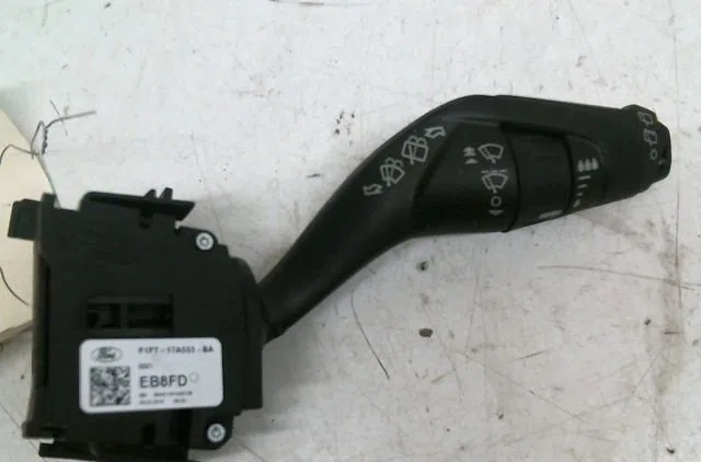 Commande essuie glace FORD KUGA II occasion — photo 4