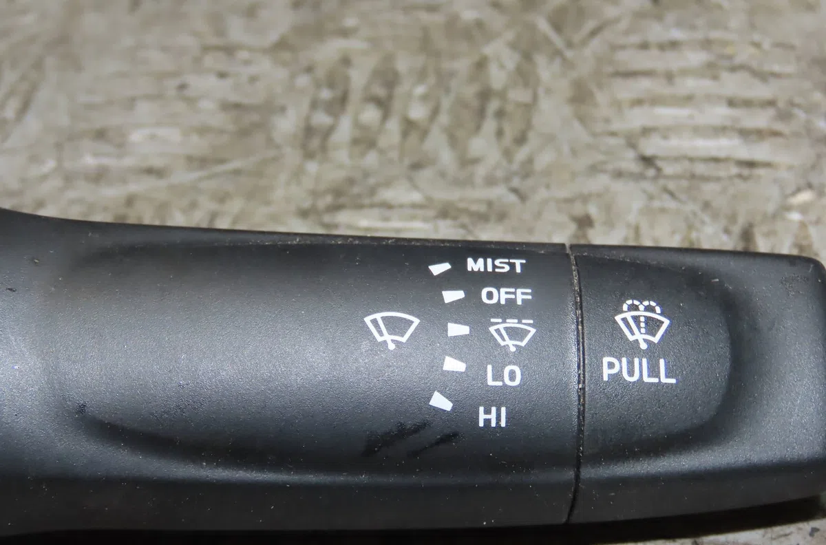 Commande essuie glace Isuzu D-MAX II (TFR, TFS) 2.5 crdi 4x4 (tfs86j) (2012) occasion — photo 2