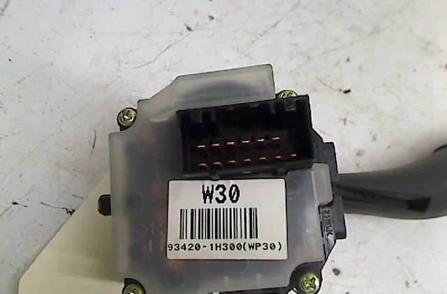 Commande essuie glace Kia CEE'D 3-5 portes (ED) 1.6 crdi 115 (2006-2012) occasion — photo 2