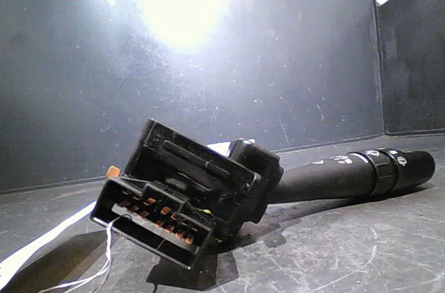 Commande essuie glace Kia SORENTO I (JC) 2.5 crdi (2006-2011) occasion — photo 2