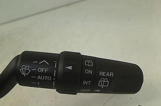 Commande essuie glace MAZDA 3 I 2007 occasion — photo 2