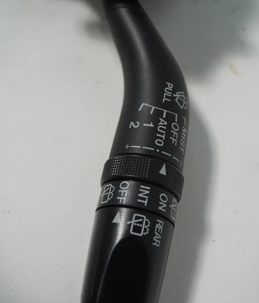 Commande essuie glace Mazda 6 Hatchback (GG) 2.0 (gges) (2002-2007) occasion — photo 2