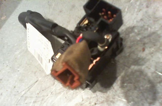Commande essuie glace NISSAN ALMERA 1995 occasion — photo 2