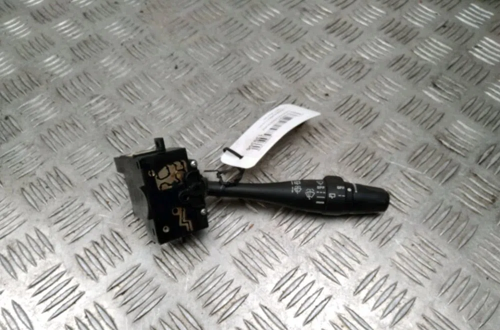 Commande essuie glace Nissan ALMERA II Hatchback (N16) 2.2 di (2000-2003) occasion — photo 4
