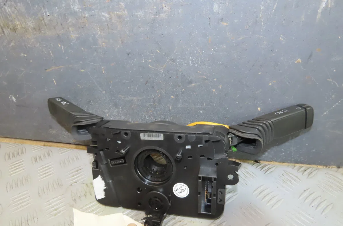 Commande essuie glace Opel ASTRA H GTC (A04) 1.7 cdti (l08) (2005-2010) 3 portes occasion — photo 2