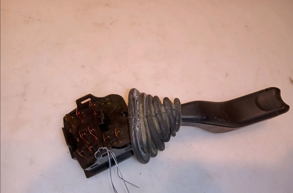 Commande essuie glace Opel CORSA B (S93) 1.4 i (f08, f68, m68) (1993-2000) occasion — photo 2
