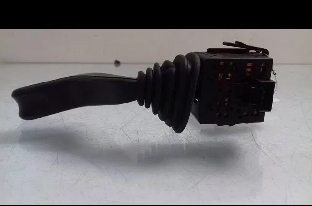 Commande essuie glace Opel CORSA C (X01) 1.2 twinport (f08, f68) (2004-2009) occasion — photo 3