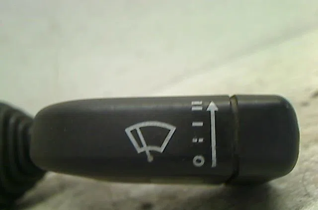 Commande essuie glace Opel CORSA C (X01) 1.7 dti (f08, f68) (2000-2009) 5 portes occasion — photo 2