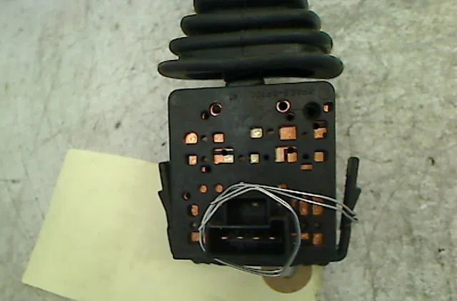 Commande essuie glace Opel CORSA C (X01) 1.7 dti (f08, f68) (2000-2009) 5 portes occasion — photo 4
