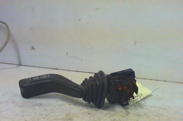 Commande essuie glace OPEL CORSA occasion — photo 2
