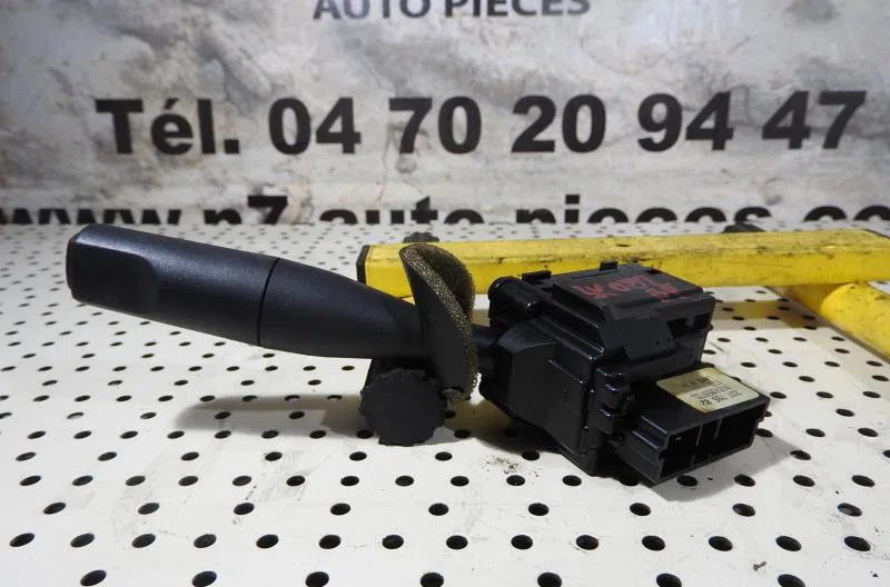 Commande essuie glace PEUGEOT 106 PHASE 2 occasion — photo 2