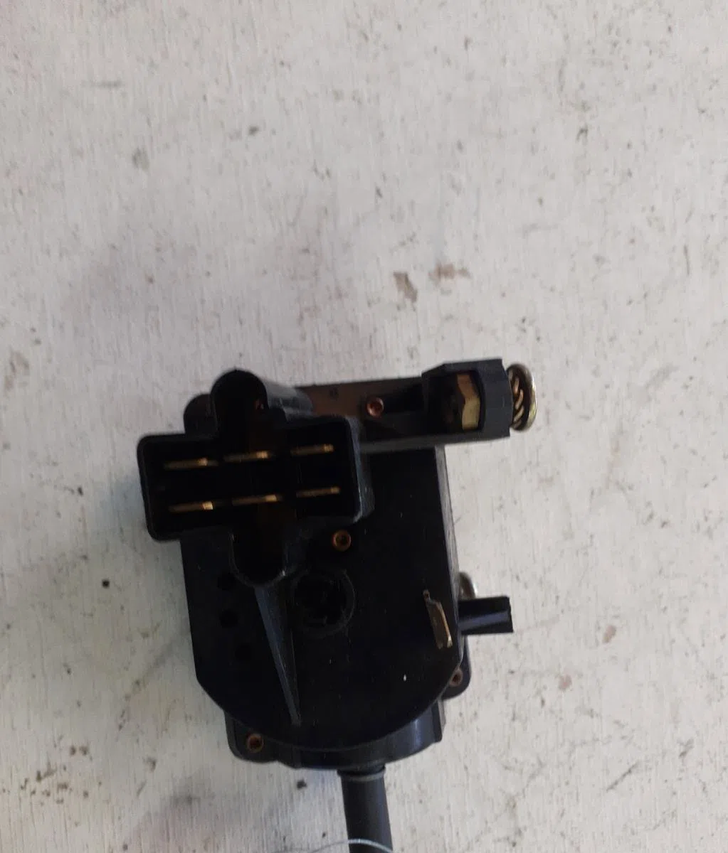 Commande essuie glace Peugeot 205 I (741A-C) 1.4 (1983-1987) occasion — photo 2