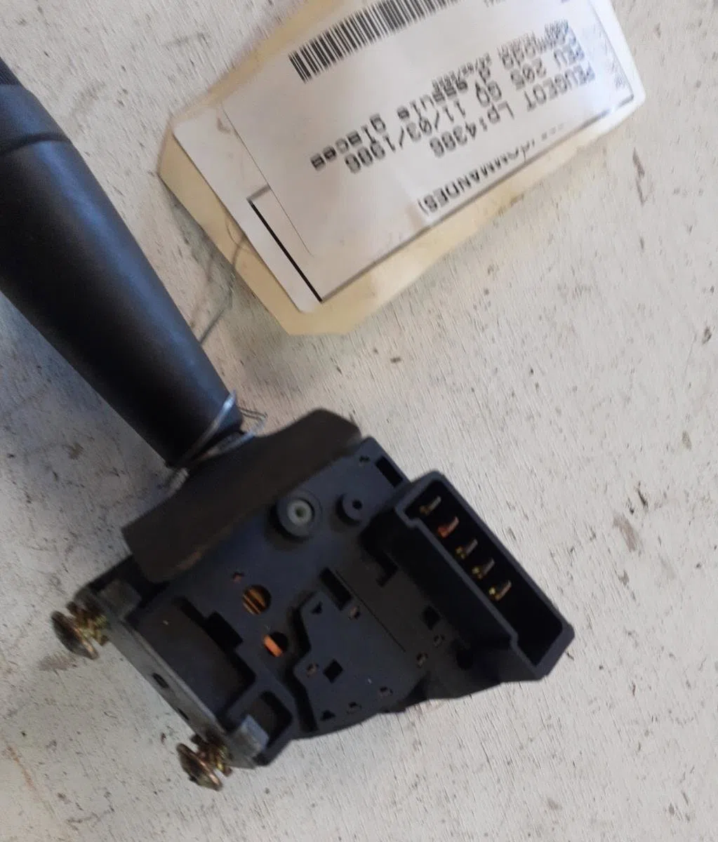 Commande essuie glace Peugeot 205 I (741A-C) 1.7 diesel (1983-1987) occasion — photo 2