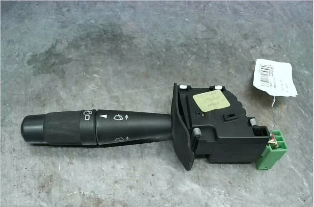 Commande essuie glace Peugeot 205 II (20A-C) 1.0 (1987-1998) occasion — photo 2
