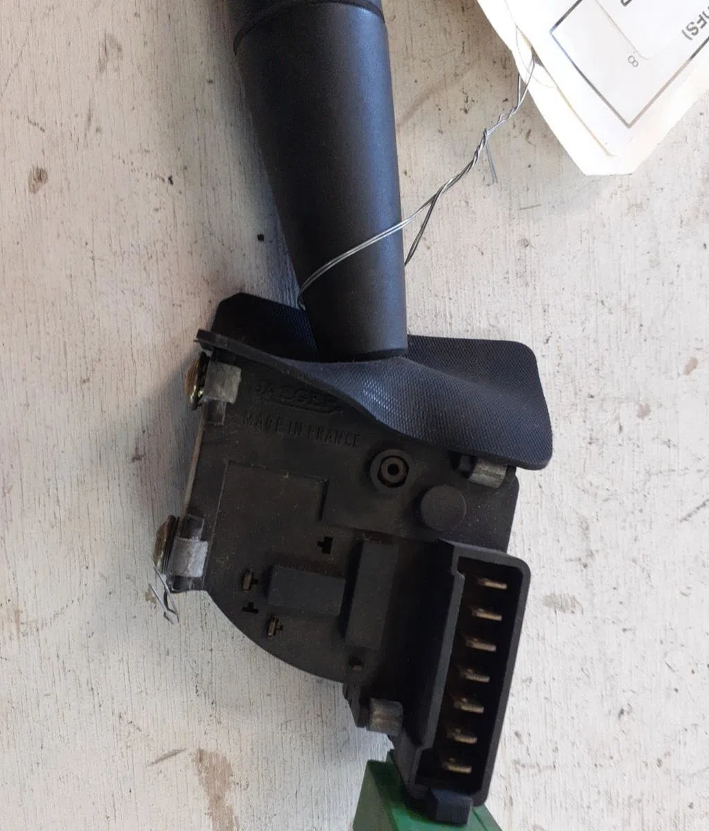Commande essuie glace Peugeot 205 II (20A-C) 1.7 diesel (1987-1998) occasion — photo 2