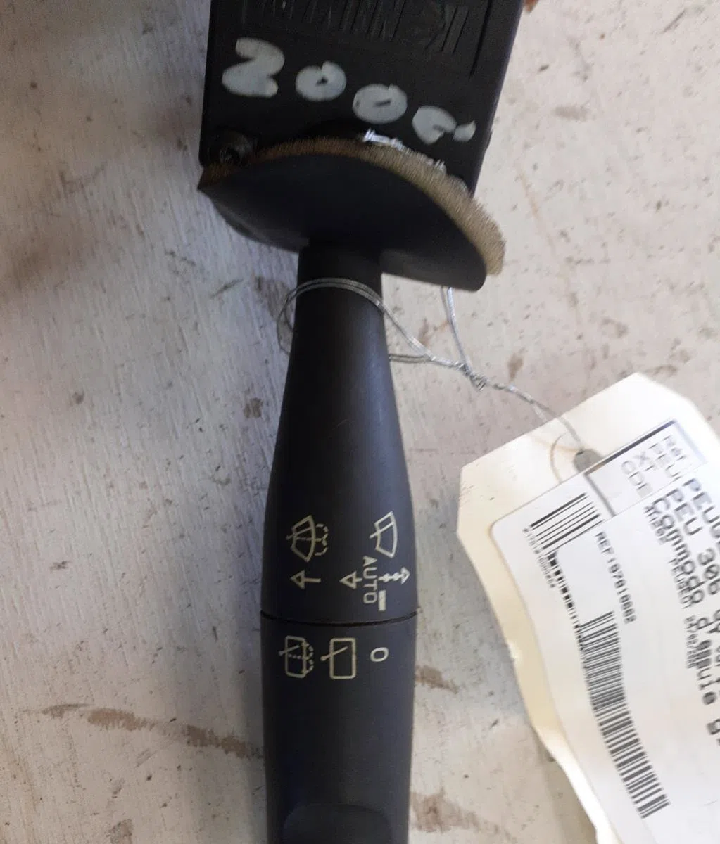 Commande essuie glace Peugeot 306 3-5 portes (7A, 7C, N3, N5) 2.0 hdi 90 (1999-2002) occasion — photo 2