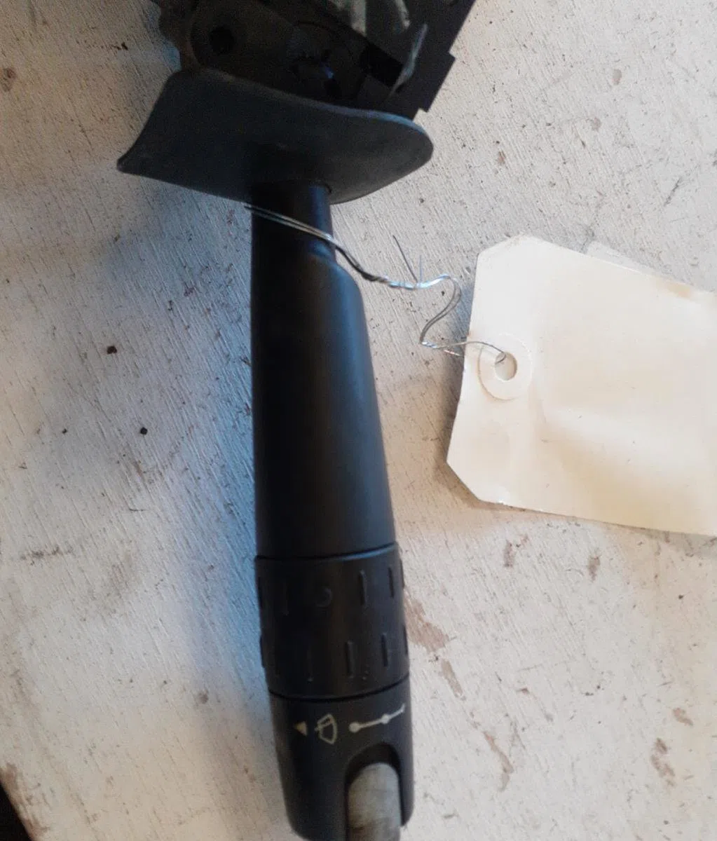 Commande essuie glace PEUGEOT 405 occasion — photo 2