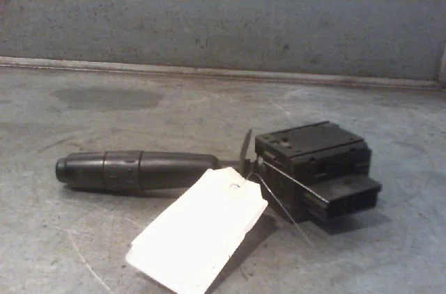Commande essuie glace PEUGEOT 405 Phase 1 07-1987--06-1992 occasion — photo 2