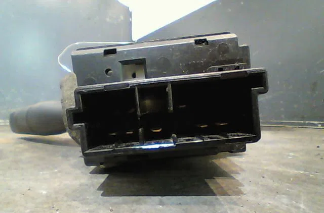 Commande essuie glace Peugeot PARTNER Camionnette-Monospace (5_, G_) 2.0 hdi (2000-2008) 3 portes occasion — photo 2