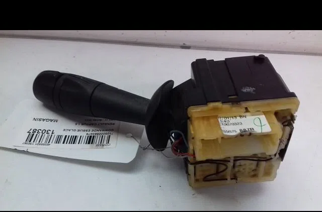 Commande essuie glace RENAULT CAPTUR 2013 occasion — photo 3