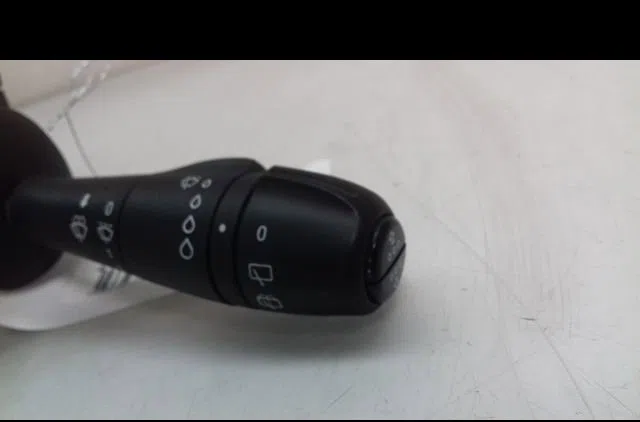 Commande essuie glace Renault CAPTUR I (J5_, H5_) 0.9 tce 90 (2013) 5 portes occasion — photo 2