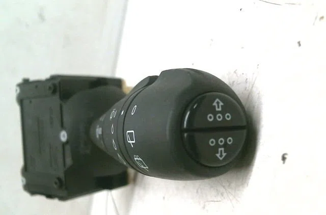 Commande essuie glace RENAULT CAPTUR occasion — photo 2