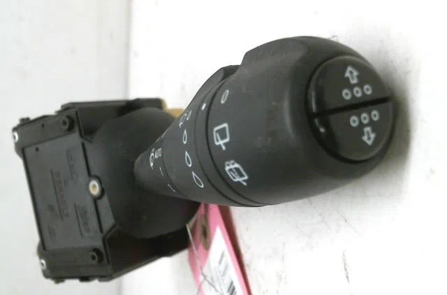 Commande essuie glace RENAULT CLIO 09 TCE - 90 INTENS occasion — photo 2