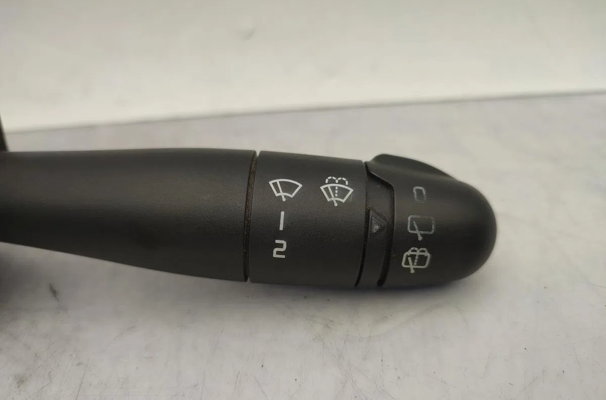 Commande essuie glace RENAULT CLIO 2 PHASE 1 occasion — photo 2