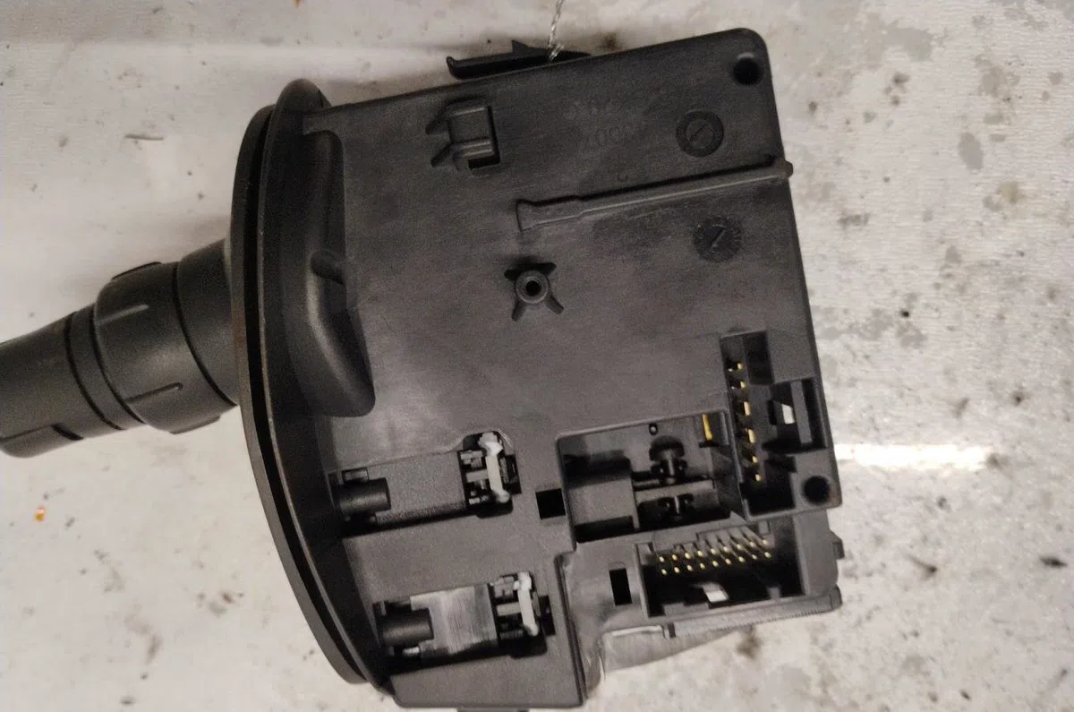 Commande essuie glace RENAULT CLIO 3 PHASE 2 occasion — photo 3