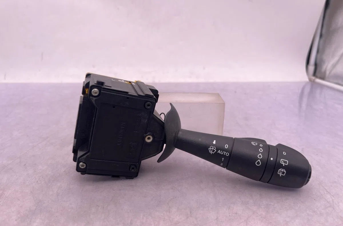 Commande essuie glace RENAULT CLIO 4 PHASE 1 occasion — photo 2