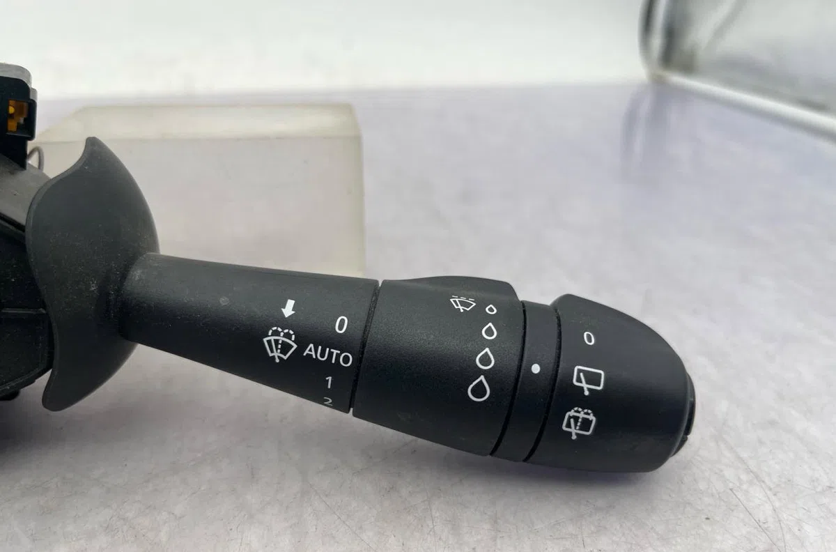 Commande essuie glace RENAULT CLIO 4 PHASE 1 occasion — photo 3