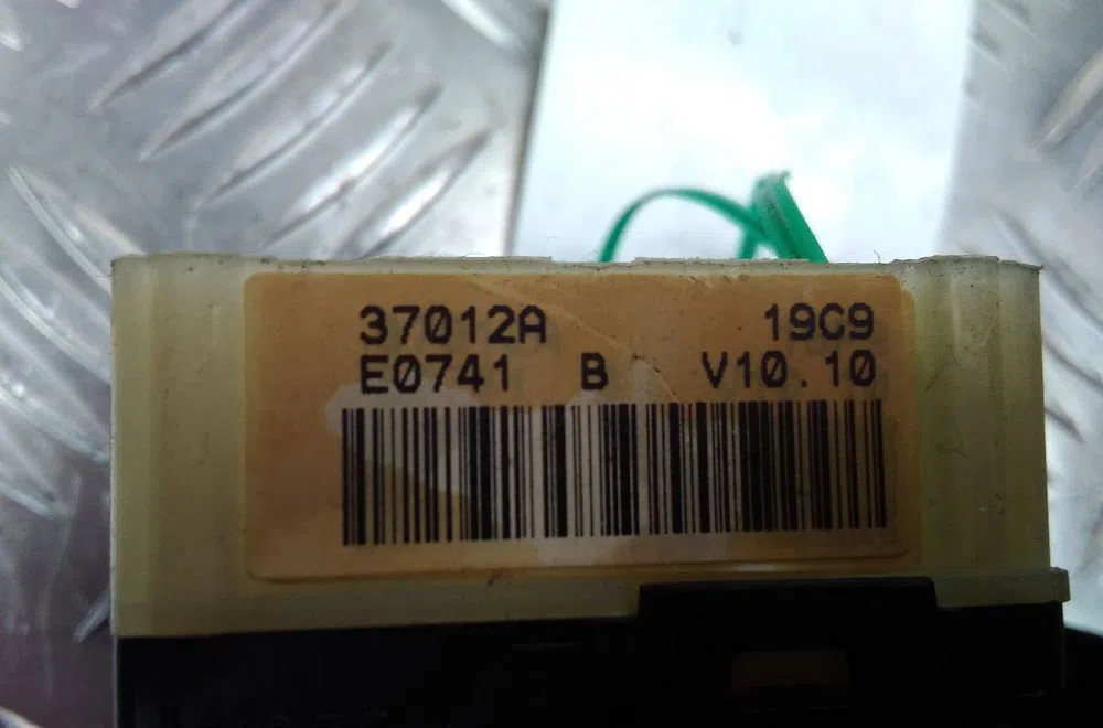 Commande essuie glace RENAULT CLIO II 1999 occasion — photo 2