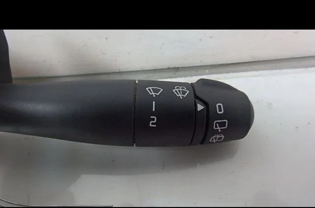 Commande essuie glace RENAULT CLIO II 2004 occasion — photo 3