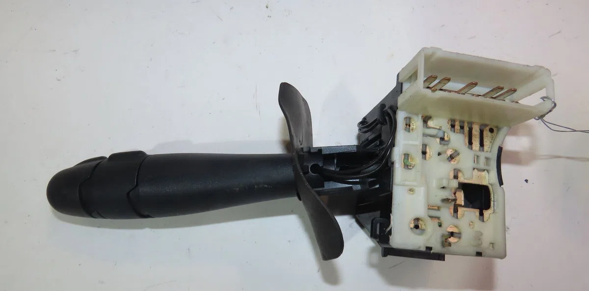 Commande essuie glace Renault CLIO II (BB_, CB_) 1.2 16v (bb05, bb0w, bb11, bb27, bb2t, bb2u, bb2v, cb05,... (2001-2016) 3 portes occasion — photo 2
