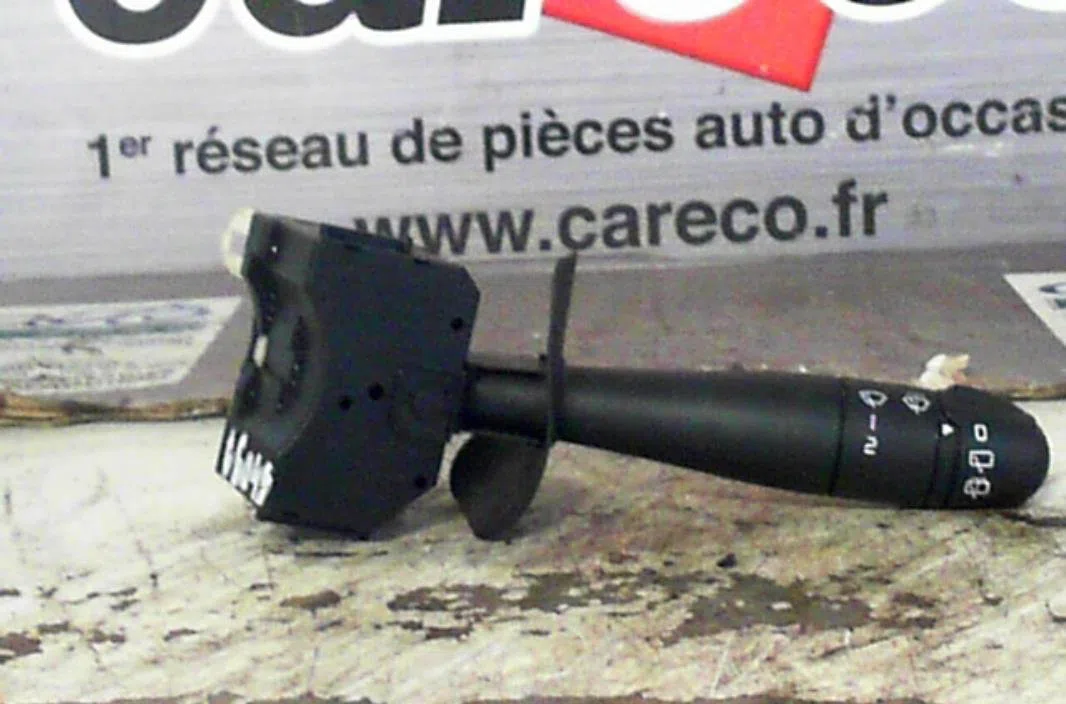 Commande essuie glace Renault CLIO II (BB_, CB_) 1.5 dci (b-cb07) (2001-2009) 3 portes occasion — photo 2