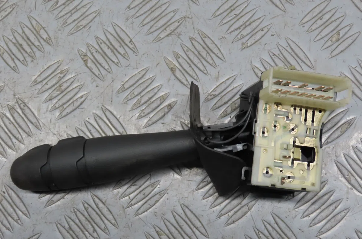 Commande essuie glace Renault CLIO II (BB_, CB_) 1.5 dci (b-cb3m) (2005-2010) 3 portes occasion — photo 2
