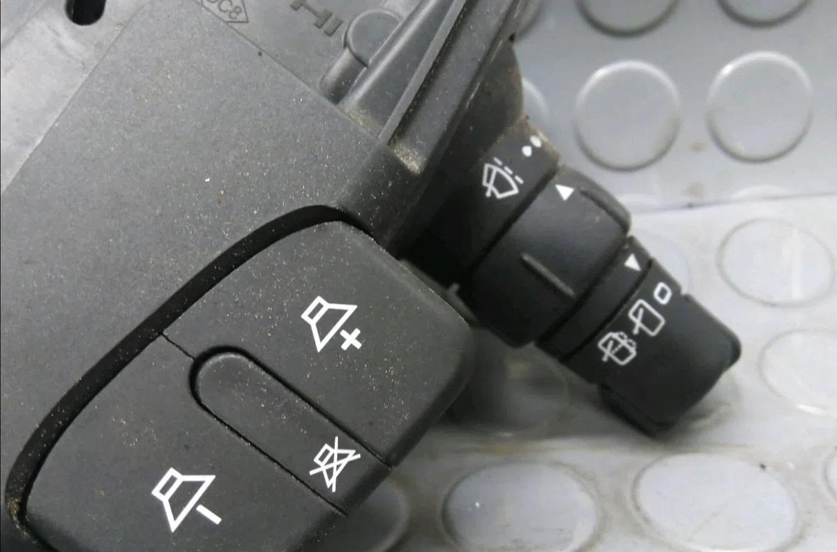Commande essuie glace Renault CLIO III (BR0-1, CR0-1) 1.4 16v (2005-2012) occasion — photo 2