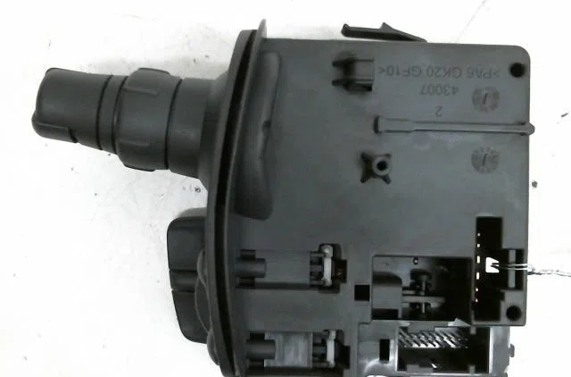 Commande essuie glace Renault CLIO III (BR0-1, CR0-1) 1.5 dci (br0h, cr0h, cr1s, br1s) (2005-2014) 3 portes occasion — photo 2