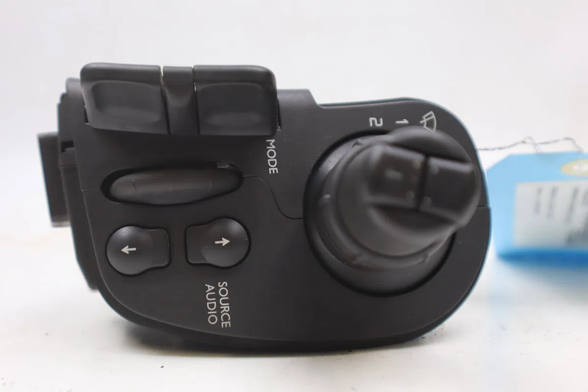 Commande essuie glace Renault CLIO III (BR0-1, CR0-1) 1.5 dci (br0h, cr0h, cr1s, br1s) (2005-2014) 3 portes occasion — photo 2