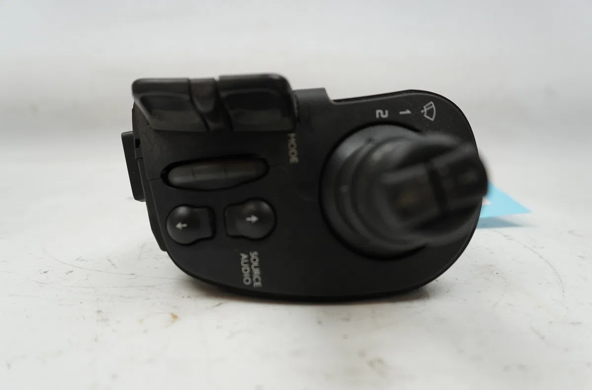 Commande essuie glace Renault CLIO III (BR0-1, CR0-1) 1.5 dci (c-br0g, c-br1g) (2005-2012) 5 portes occasion — photo 2