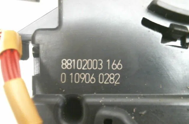 Commande essuie glace Renault CLIO III (BR0-1, CR0-1) 1.6 16v (br05, br0b, br0y, br15, br1j, br1m, br1y, cr0b,... (2005-2014) 5 portes occasion — photo 3