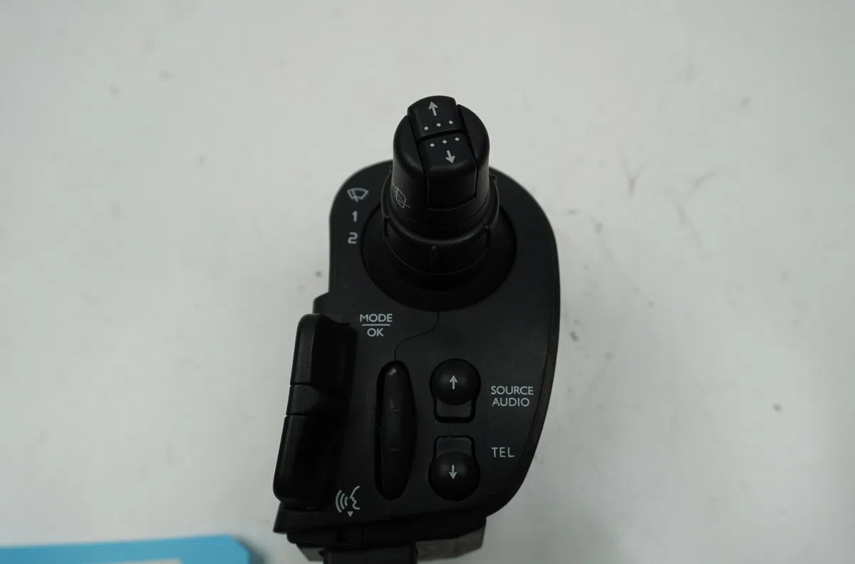 Commande essuie glace Renault CLIO III Grandtour (KR0-1_) 1.2 16v (kr0p) (2007-2012) occasion — photo 2