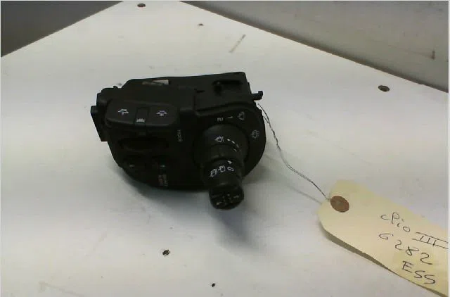 Commande essuie glace RENAULT CLIO III Phase 1 09-2005--03-2009 1.2i 16v 75ch occasion — photo 4